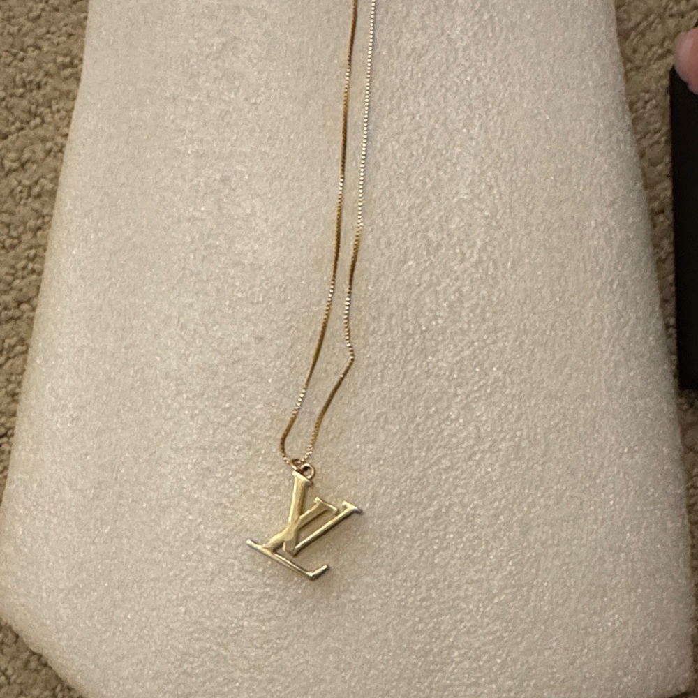 Louis Vuitton Gold Pendant Necklace - Picture 3 of 5
